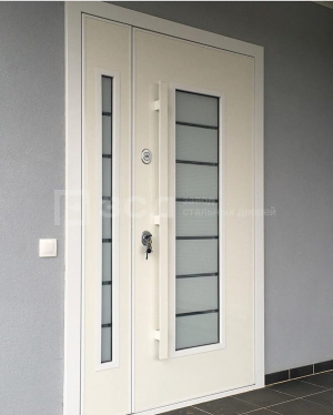 Двустворчатая входная дверь с дополнительным стеклом люкс - фото