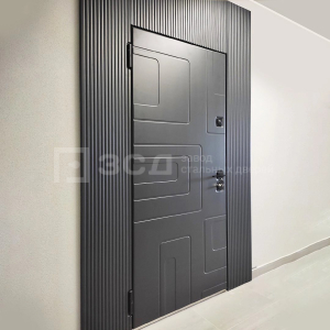 Эксклюзивная входная дверь в квартиру - фото